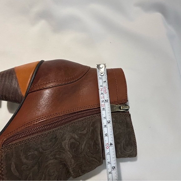 L’ARTISTE Sz 40 Heel Booties Steampunk Vibes Leather Suede Ruched Shaft Buttons - Picture 8 of 14